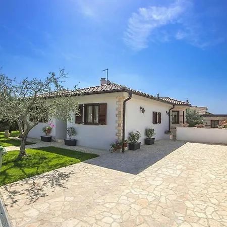 Holiday home Adry Buje